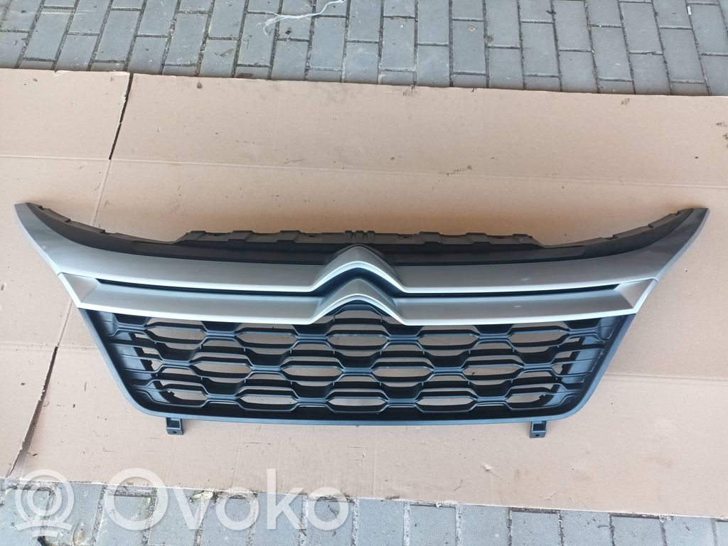 Citroen Jumper Etupuskurin ylempi jäähdytinsäleikkö 