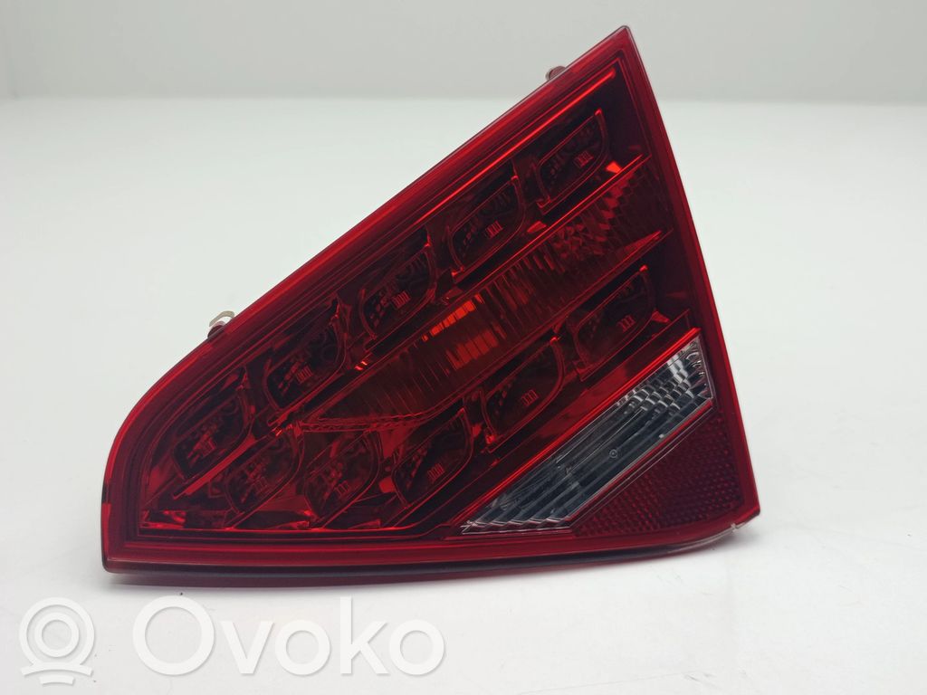 Tailgate rear/tail lights   8T0945094A