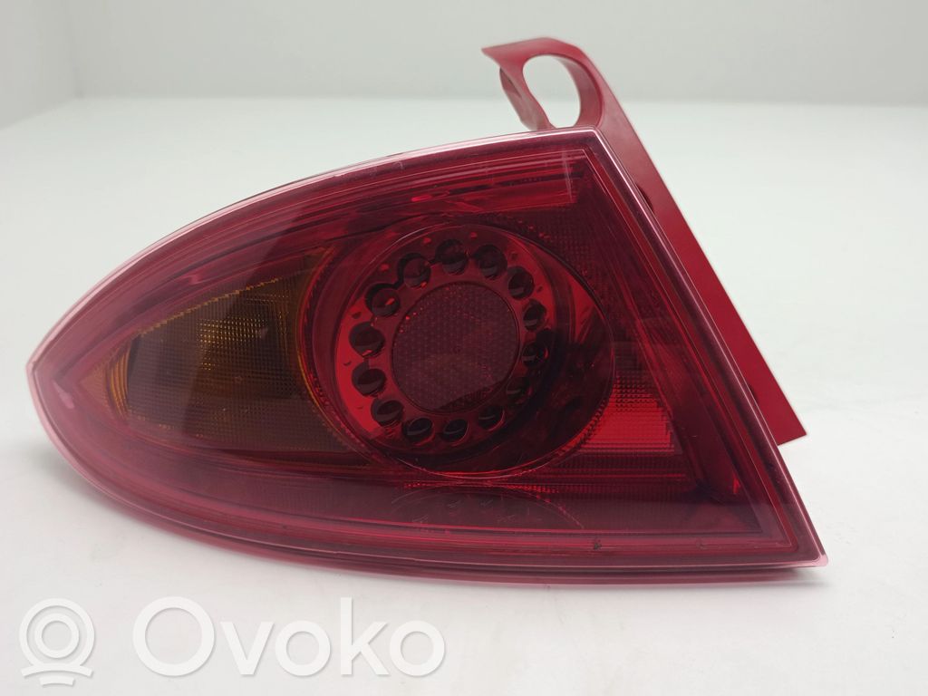 Seat Leon (1P) Lampy tylnej klapy bagażnika 