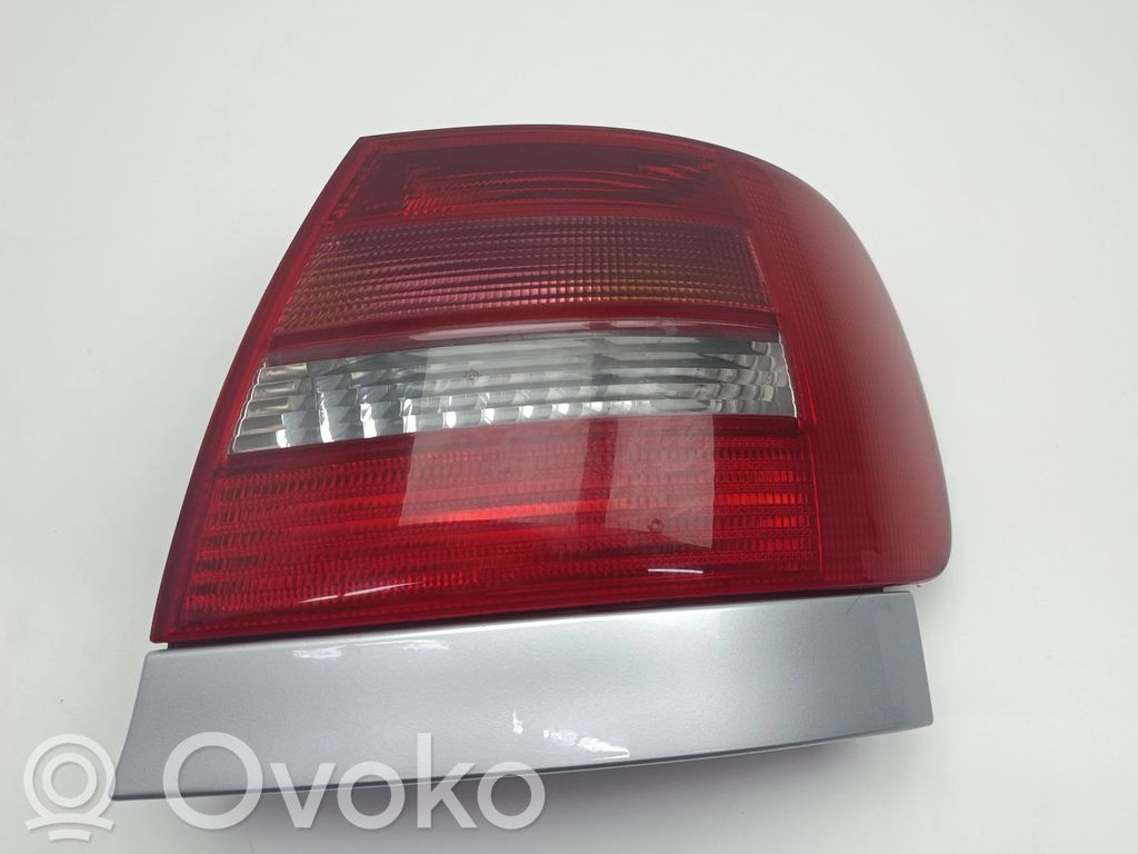 Rear/tail lights   8D0945096F