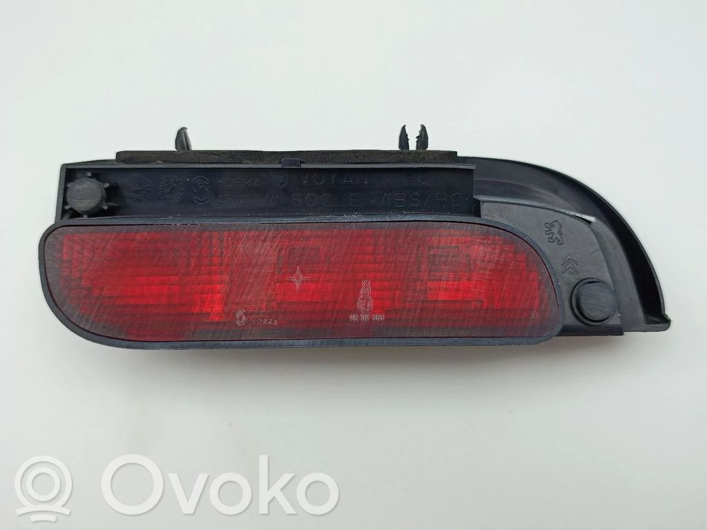 Third/center stoplight   7R02569