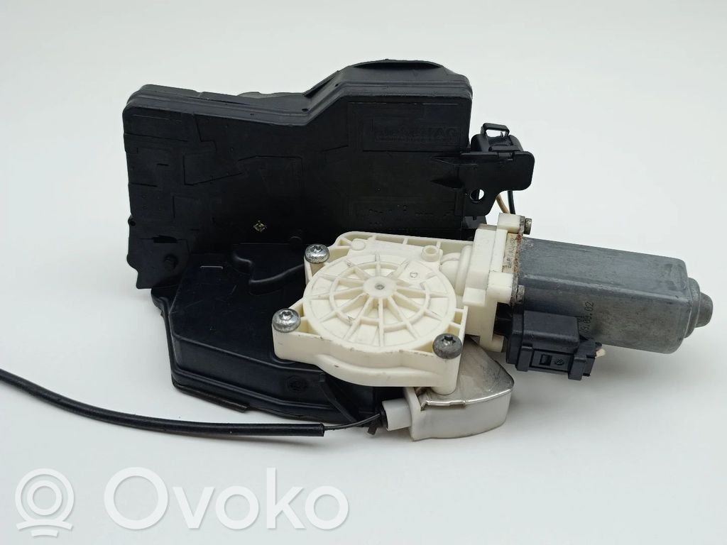 Priekšpusē slēdzene   7028908