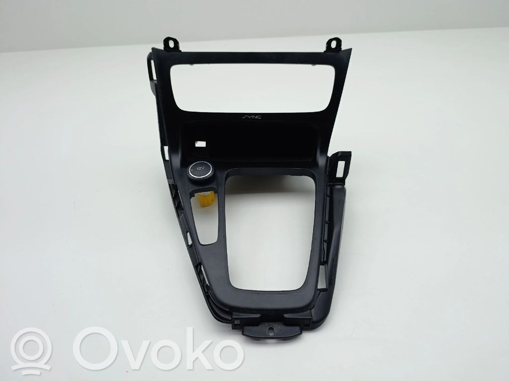 Ford Focus Radio/GPS head unit trim 