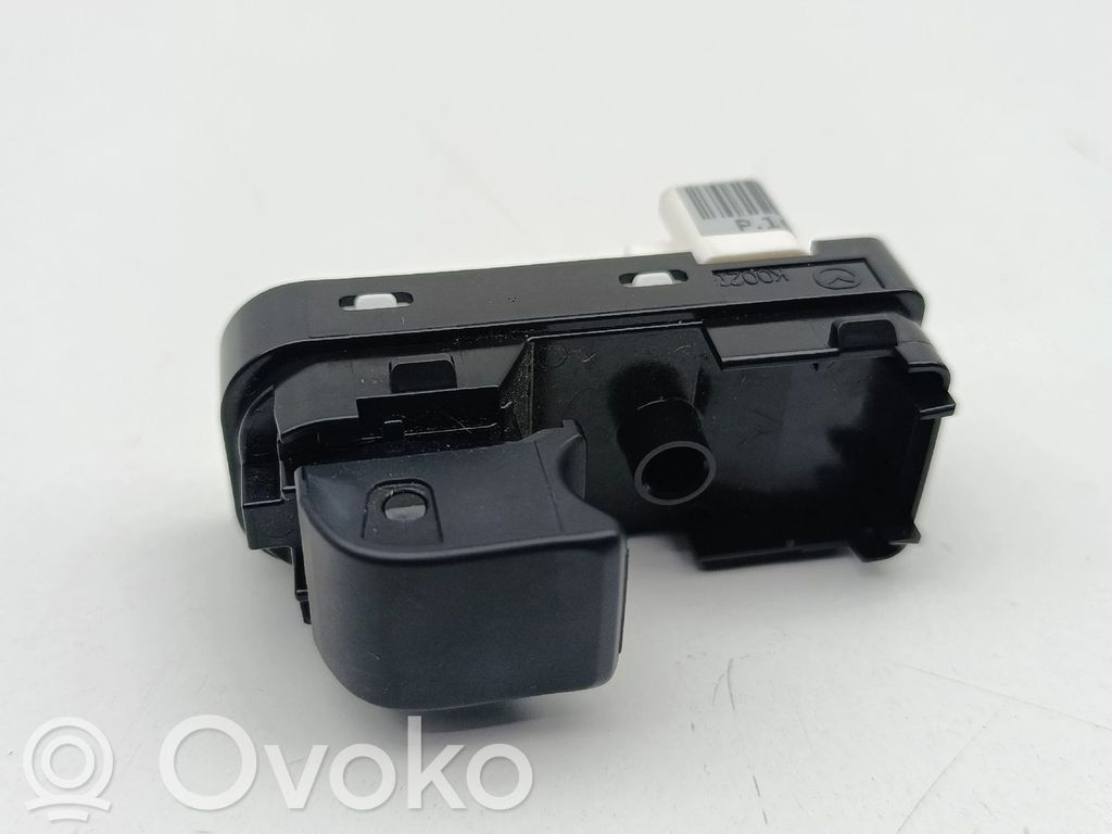 Electric window control switch   D09H66370