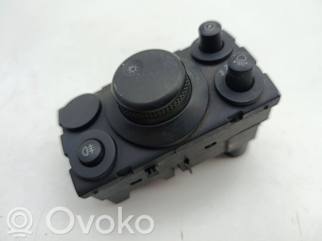 Light switch   13100136,04063031