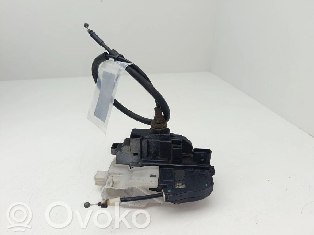 Priekšpusē slēdzene   813201H020
