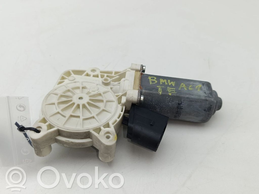 Rear window lifting mechanism without motor   6922319