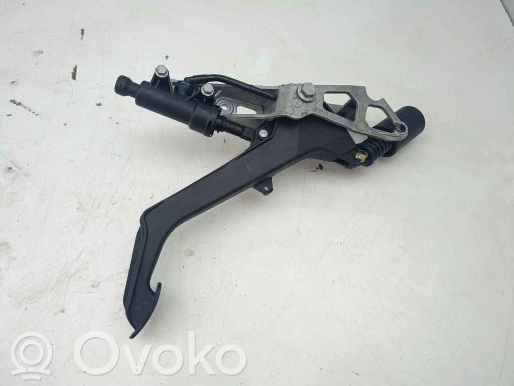 Pedal de embrague   99742368001