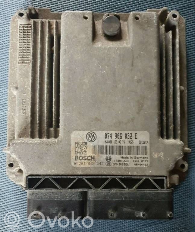 Komputer / Sterownik ECU silnika   074906032E,1039S15961,0281012543