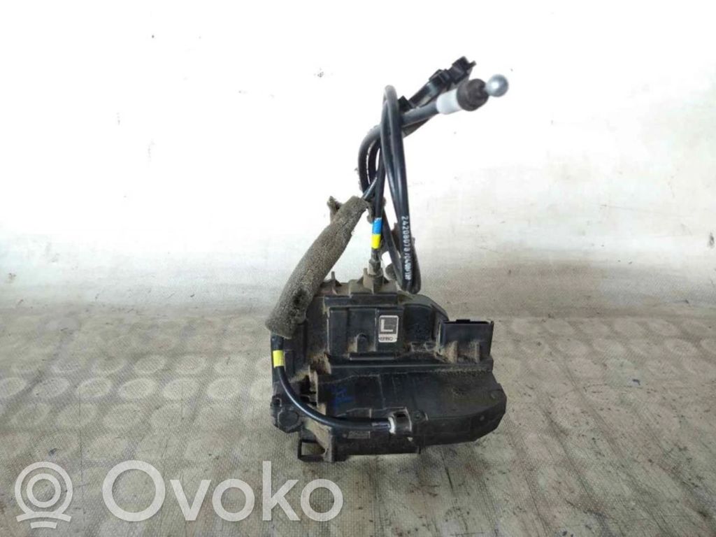 Nissan Micra Priekšpusē slēdzene 