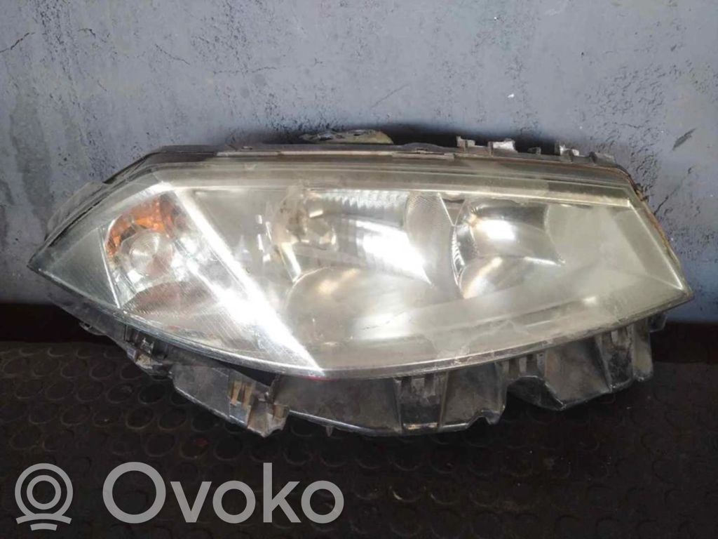 Renault Megane II Lampa przednia 