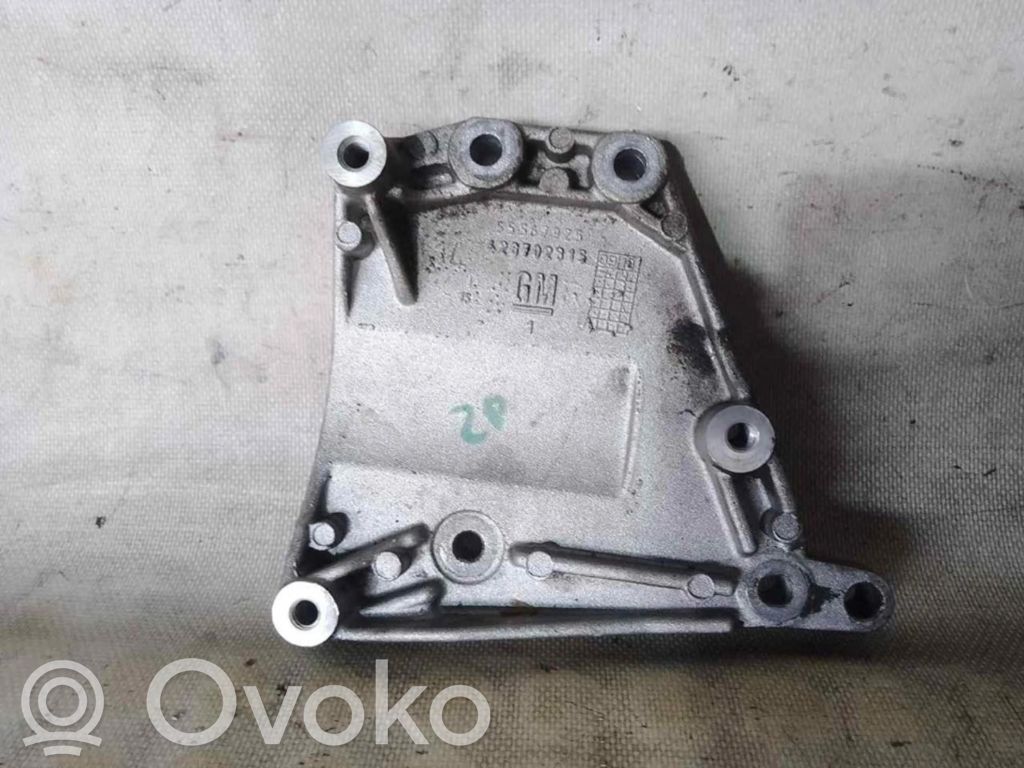 Opel Corsa E Moottorin kiinnikekorvake 