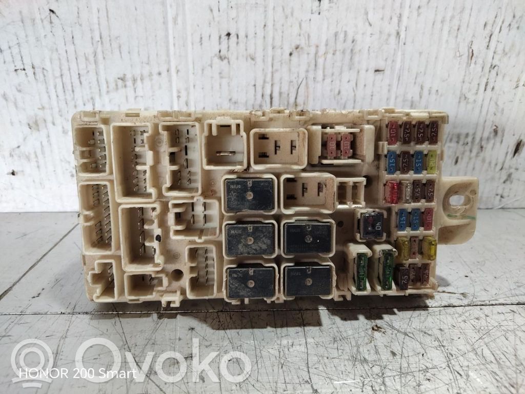 Mitsubishi L200 Ramka / Moduł bezpieczników 