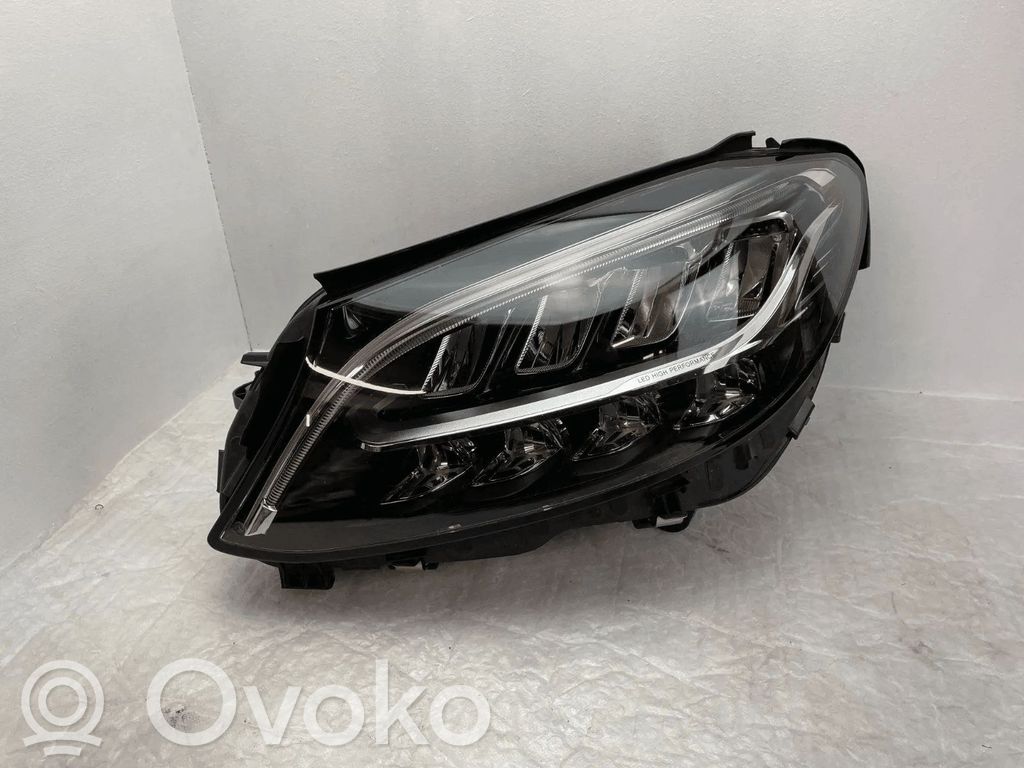 Mercedes-Benz C W205 Lampa przednia 
