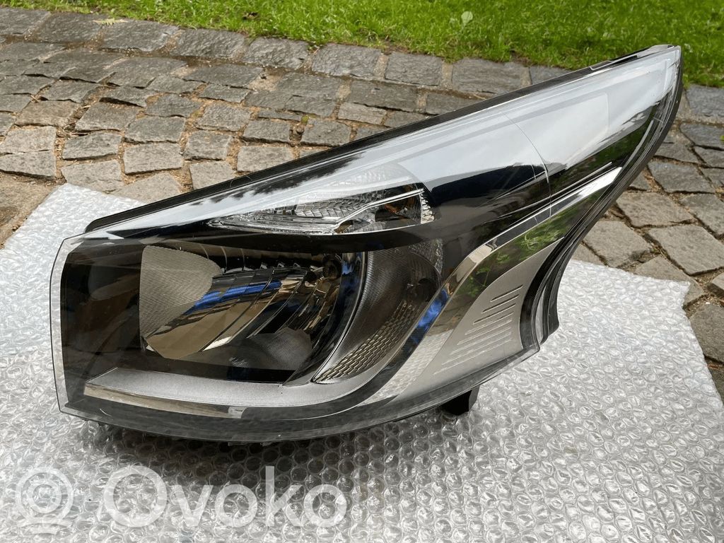 Renault Trafic III (X82) Lampa przednia 