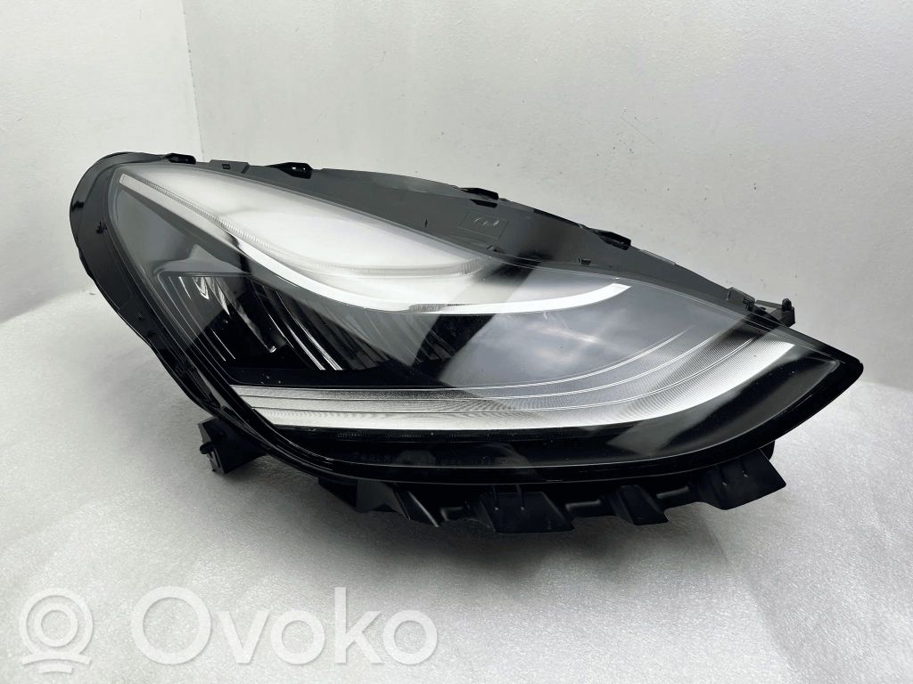 Tesla Model 3 Far 