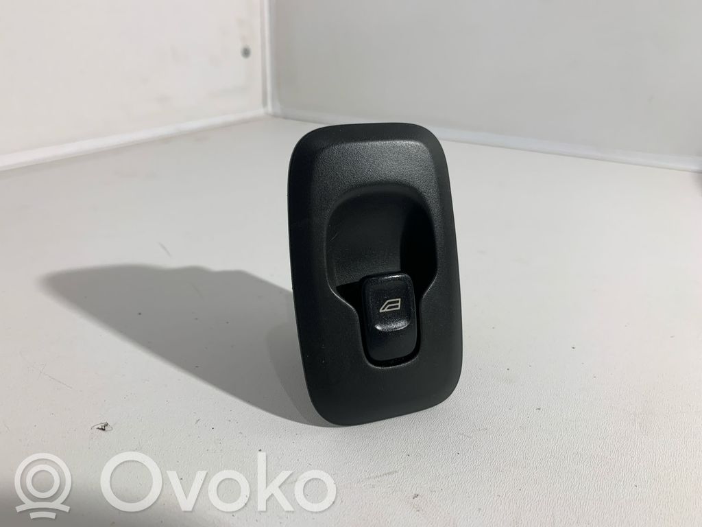 Electric window control switch   8685288