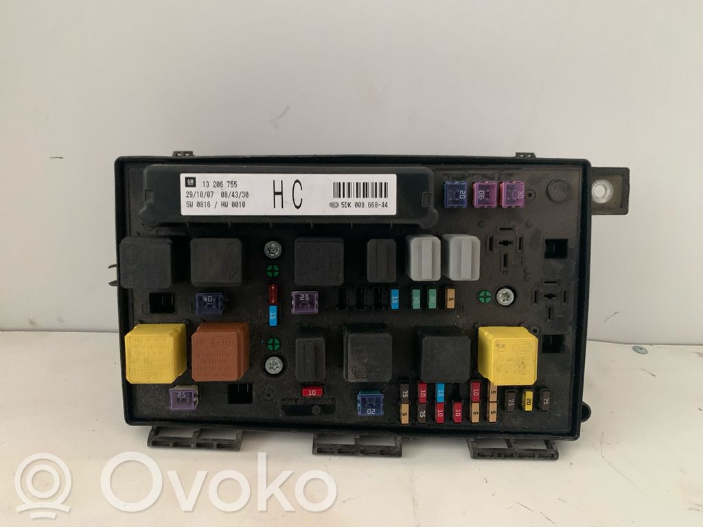 Opel Astra H Módulo de fusible 