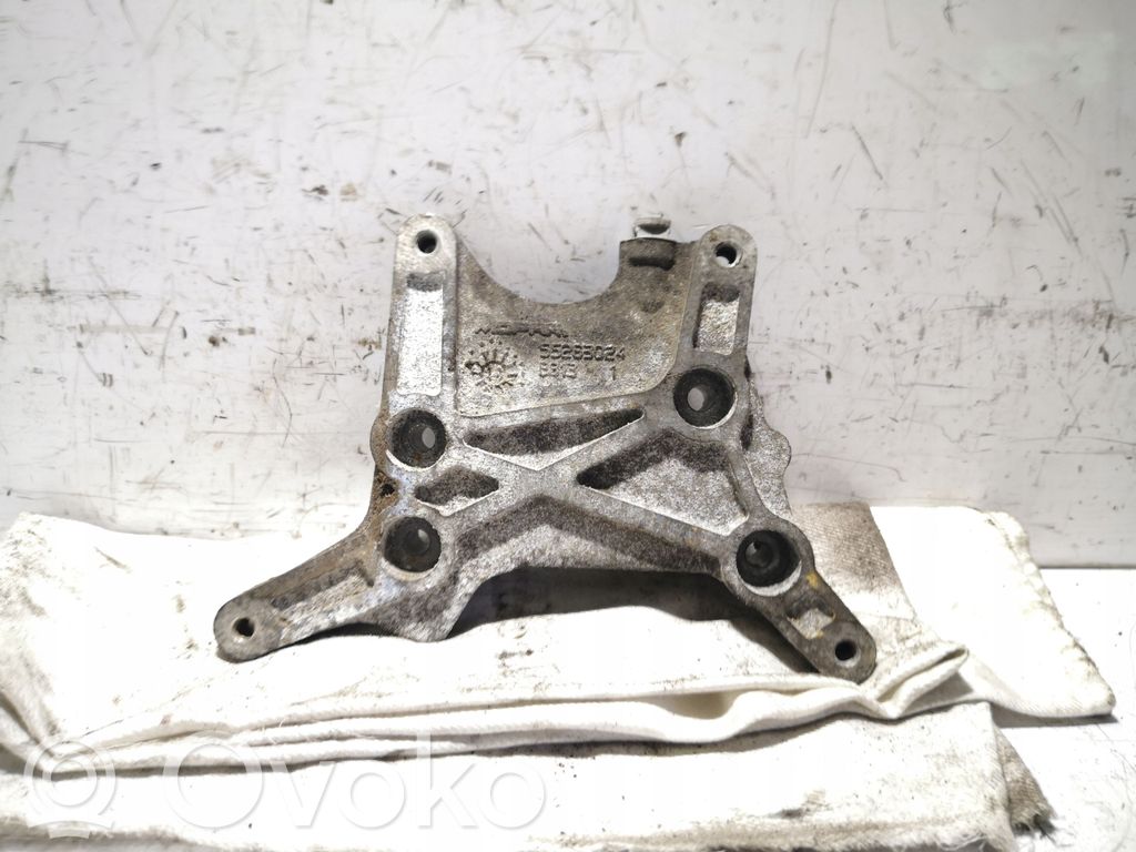 Suzuki Grand Vitara II Engine mounting bracket 