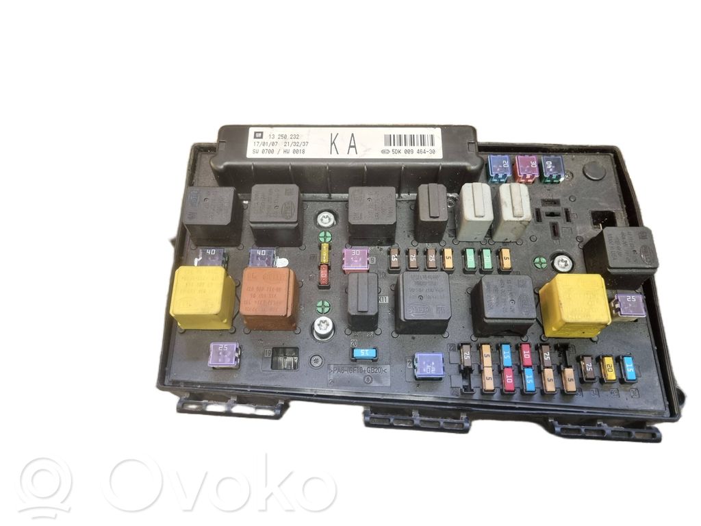Opel Zafira B Módulo de fusible 