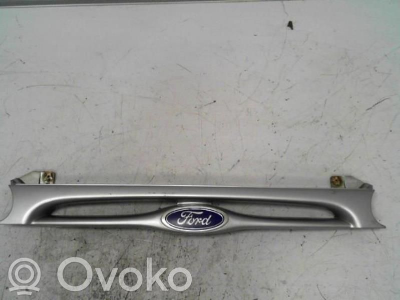 Ford Mondeo MK I Etusäleikkö 