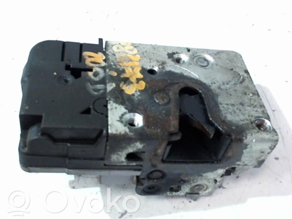 Peugeot 206+ Zamek drzwi przednich 