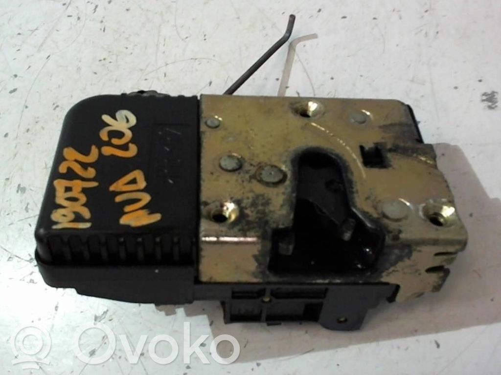 Peugeot 206 Zamek drzwi przednich 