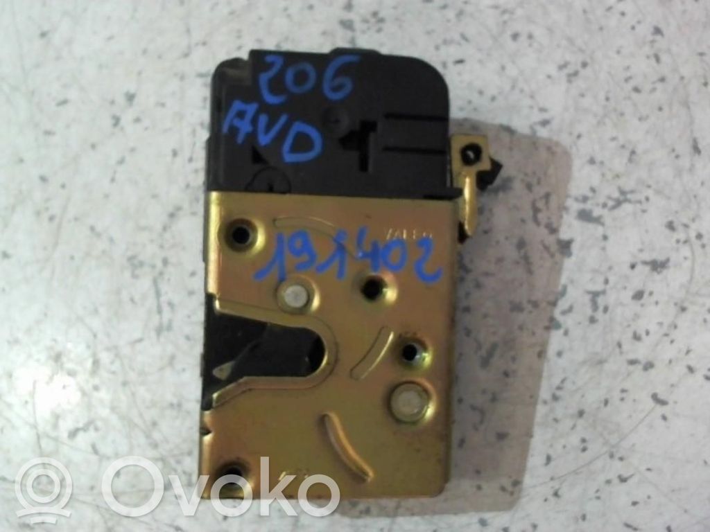 Peugeot 206 Zamek drzwi przednich 
