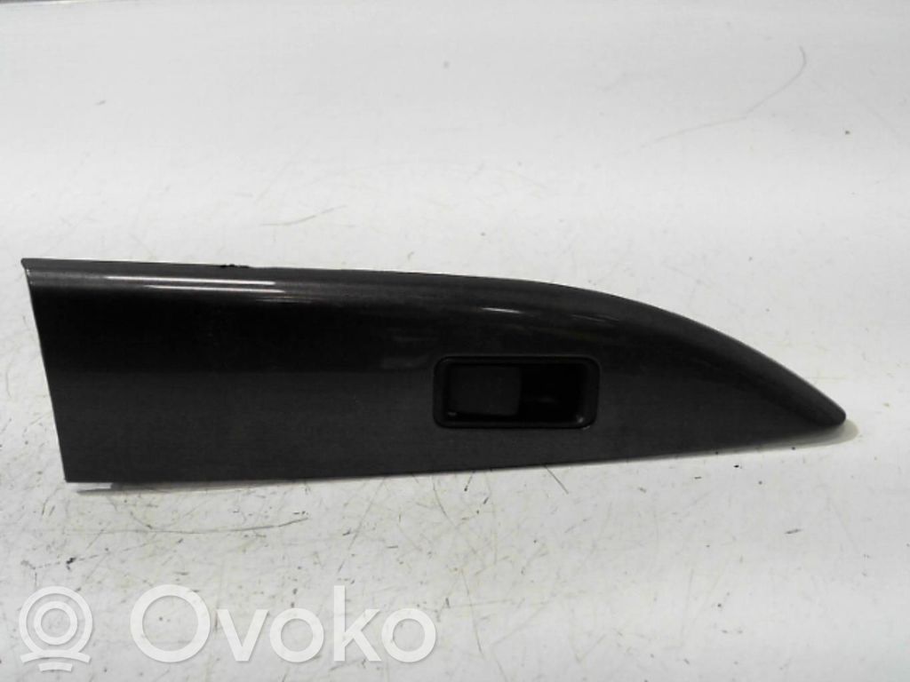 Electric window control switch   GP9G66380