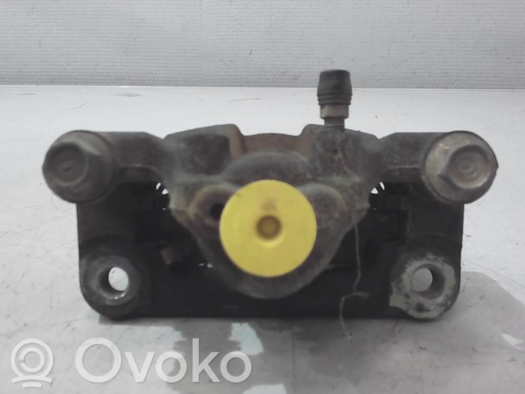 Nissan Juke I F15 Tylny zacisk hamulcowy 