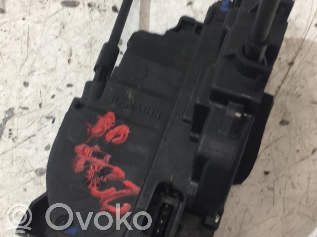 Renault Clio III Zamek drzwi przednich 