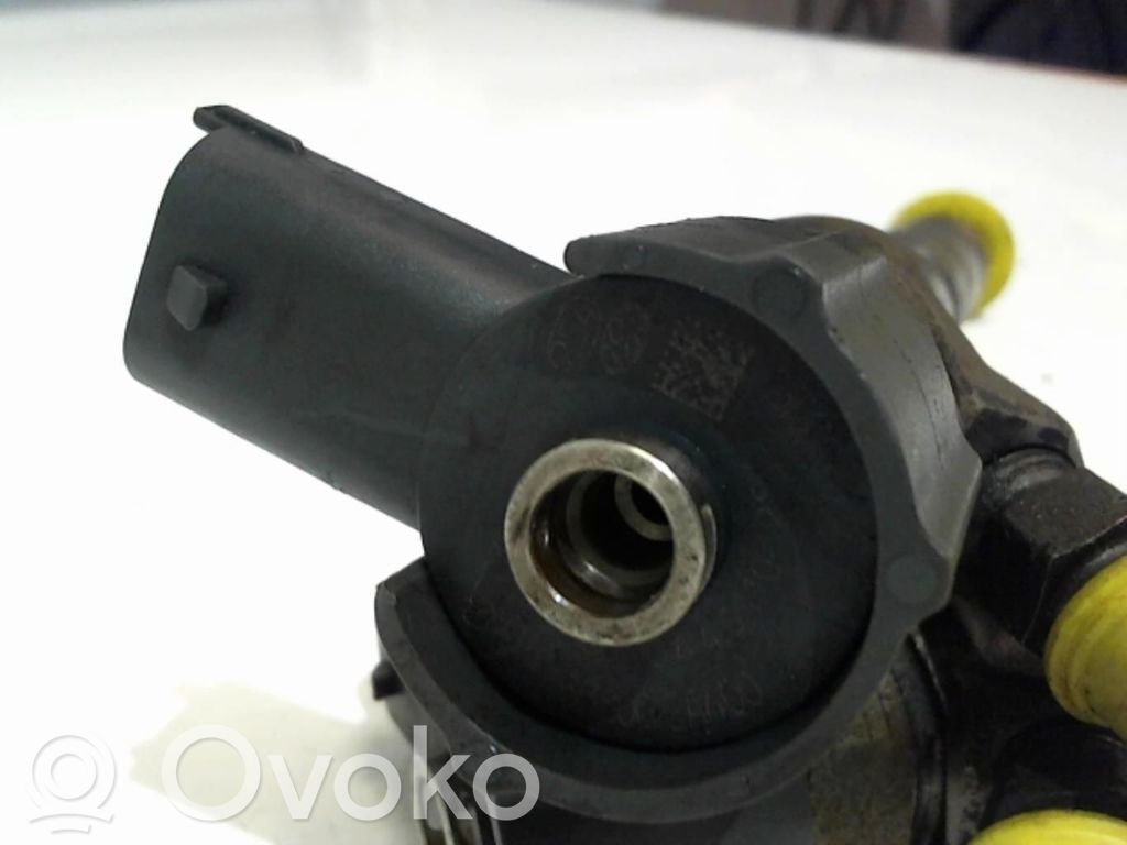 Inyector de combustible   67901