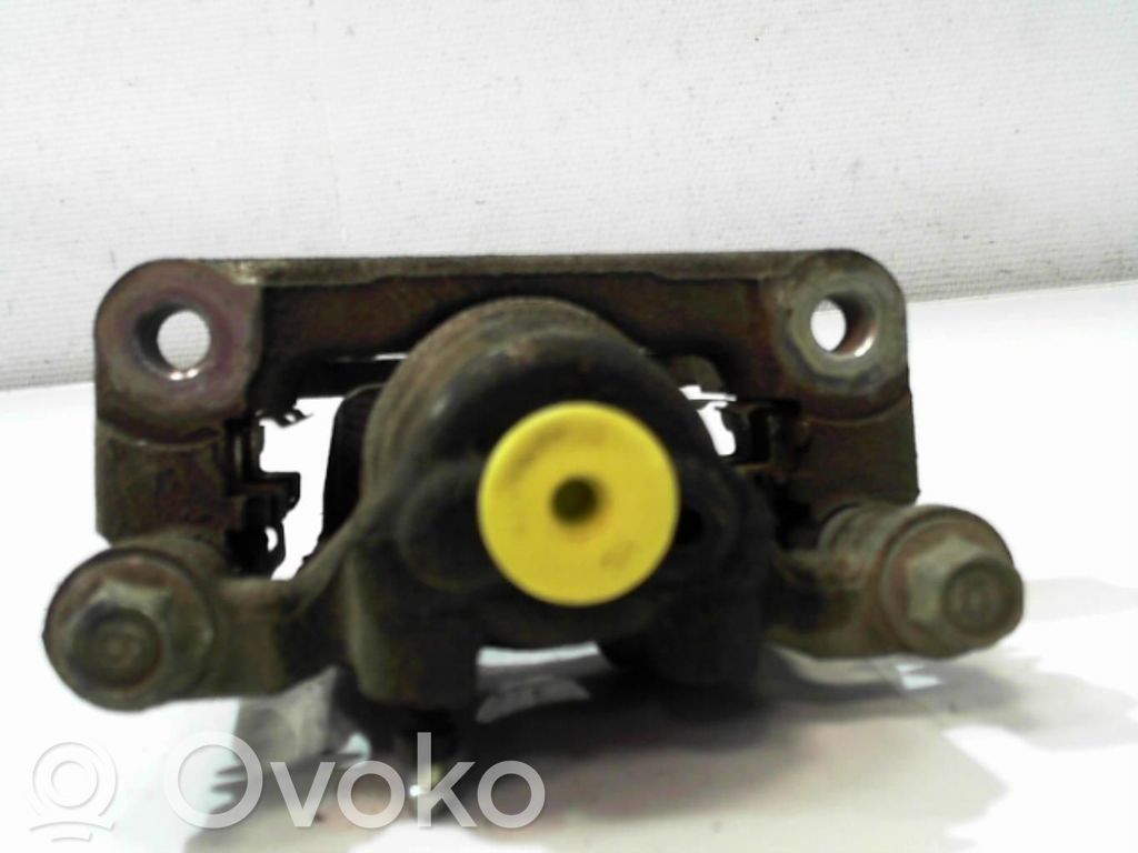Nissan Juke I F15 Tylny zacisk hamulcowy 
