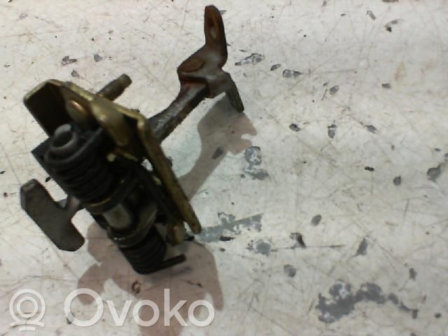Citroen Berlingo Etuoven pidätin 
