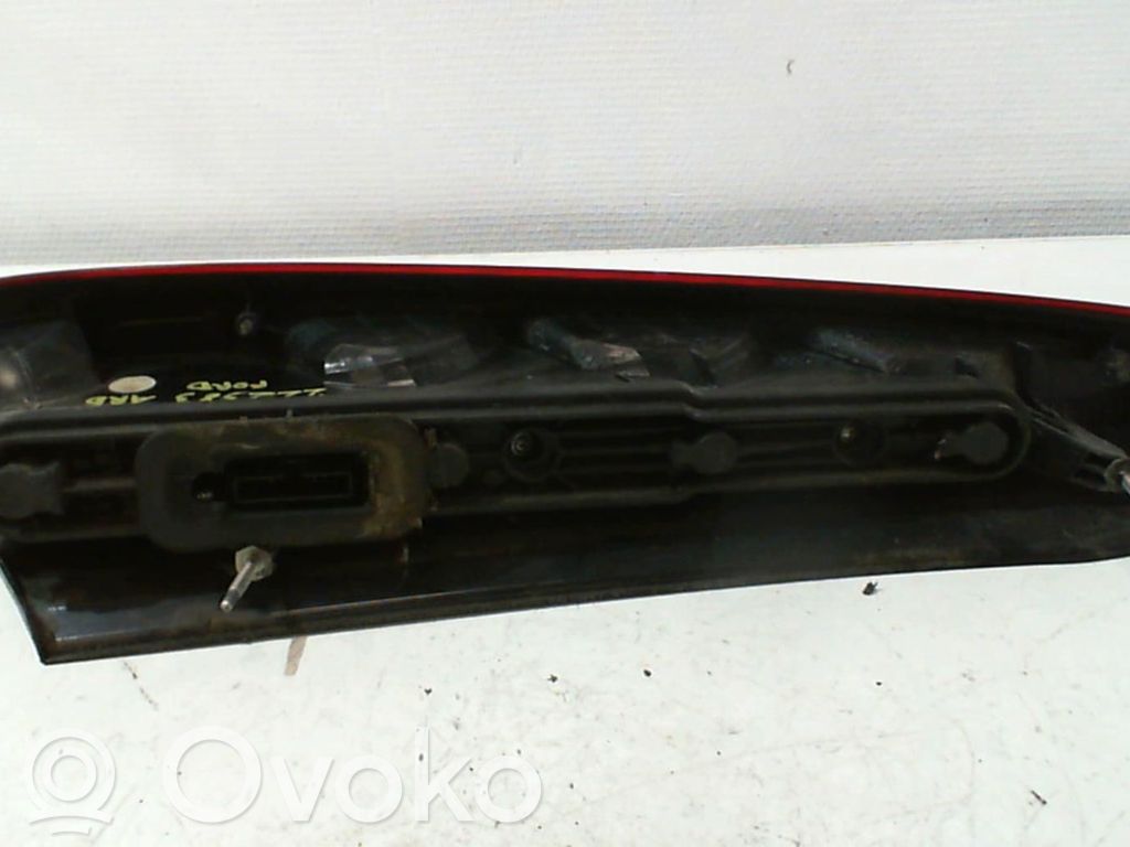 Ford C-MAX I Aizmugurējais lukturis virsbūvē 