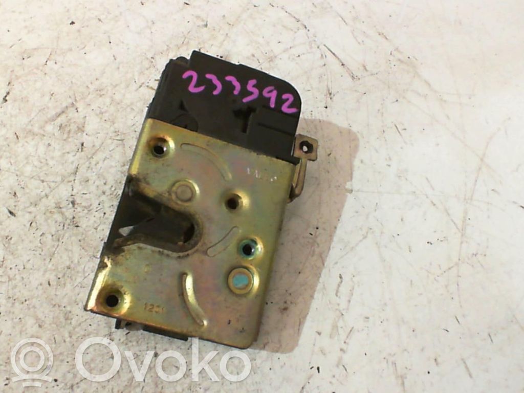 Peugeot 206 Front door lock 