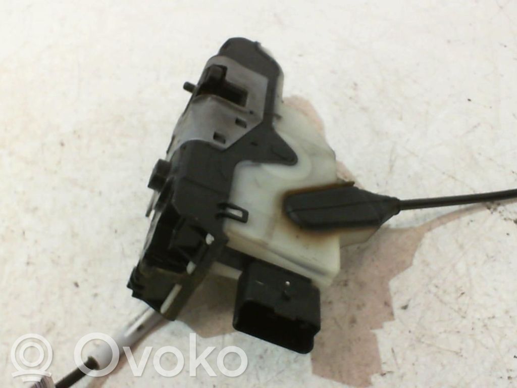 Peugeot 2008 I Front door lock 