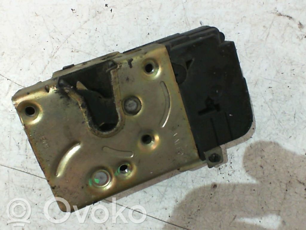 Peugeot 206 Etuoven lukko 