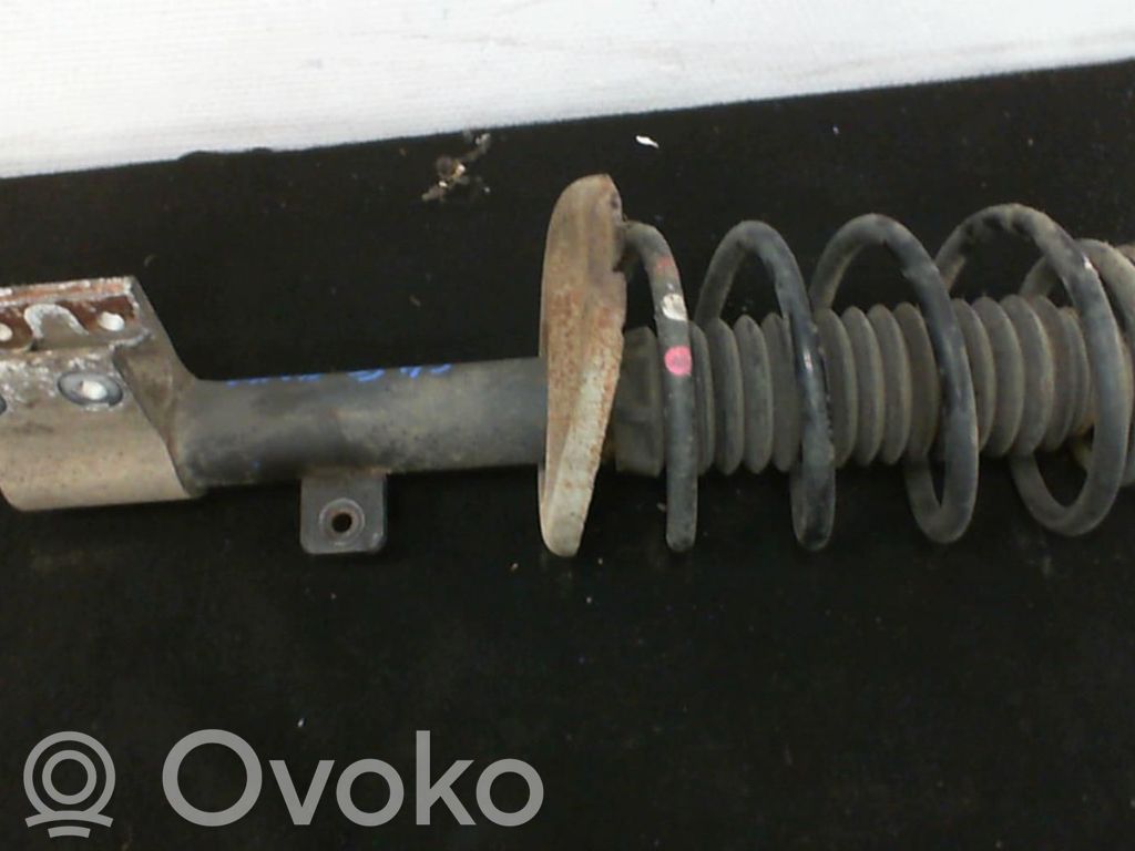Citroen C4 II Etuiskunvaimennin kierrejousella 