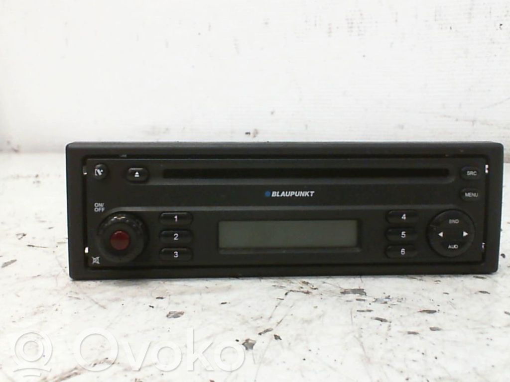 Dacia Logan I Panel / Radioodtwarzacz CD/DVD/GPS 