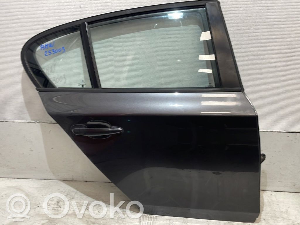 Aizmugurējās durvis   41525A2A384