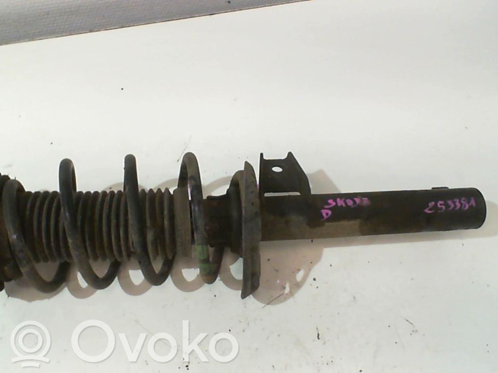 Skoda Octavia Mk2 (1Z) Amortyzator osi przedniej ze sprężyną 