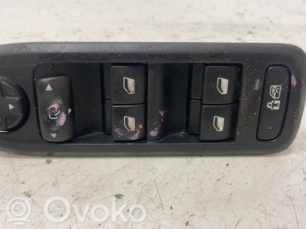 Peugeot 308 Electric window control switch 