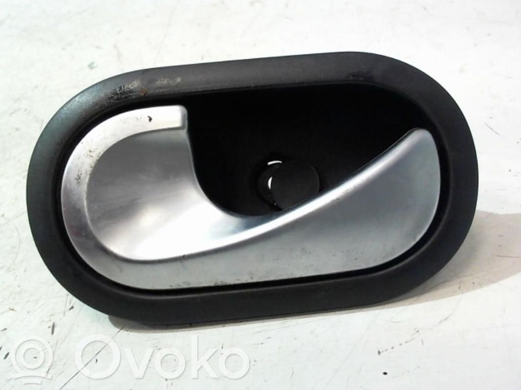Renault Clio III Manecilla interna puerta delantera 