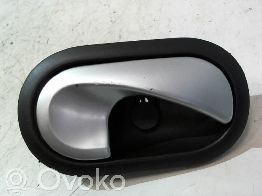 Renault Clio III Manecilla interna puerta delantera 