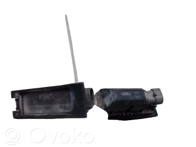 Opel Corsa C Lampa oświetlenia tylnej tablicy rejestracyjnej 