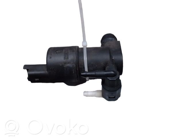 Windscreen/windshield washer pump   643475,0000643475,0000643492,04408575,04410722,116925,1298500100,150059210,150059310,15SKV013,190361,20126,289200004R,28920BU010,33215,4408575,4410722,55126,6001549443,6001549444,643460,643470,643475,643492,643498,643770,7500126,7700428336,7700428386,7700428390,7700430078,7700436687,8200030639,8200194414,88211,88214,91160063,93160293,954600,9641553980,9643447980,9722,LG260,SP033