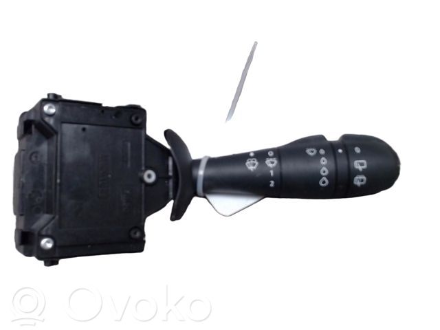 Renault Clio IV Wiper control stalk 