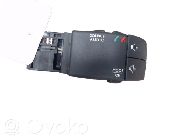 Head unit multimedia control   255522448R,251754,255522448R