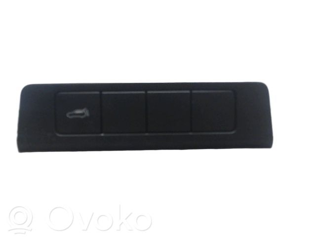 Mazda CX-30 Tailgate/boot open switch button 